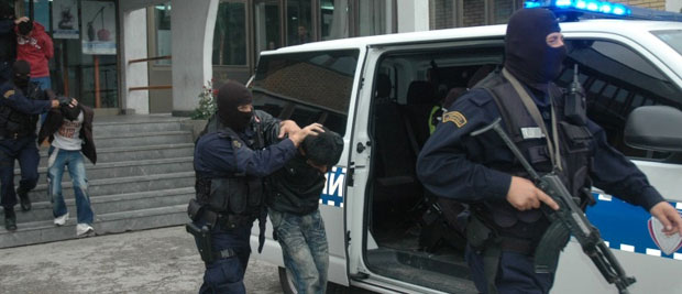 АКЦИЈА “ТЕАТАР”: Препродавали дрогу и експлозив